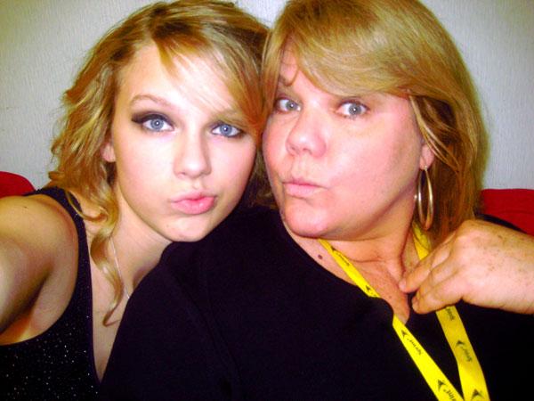 Ibunda Taylor Swift Didiagnosa Dengan Penyakit Kanker