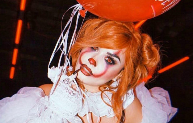 Demi-Lovato-nails-her-Pennywise-Halloween-makeup