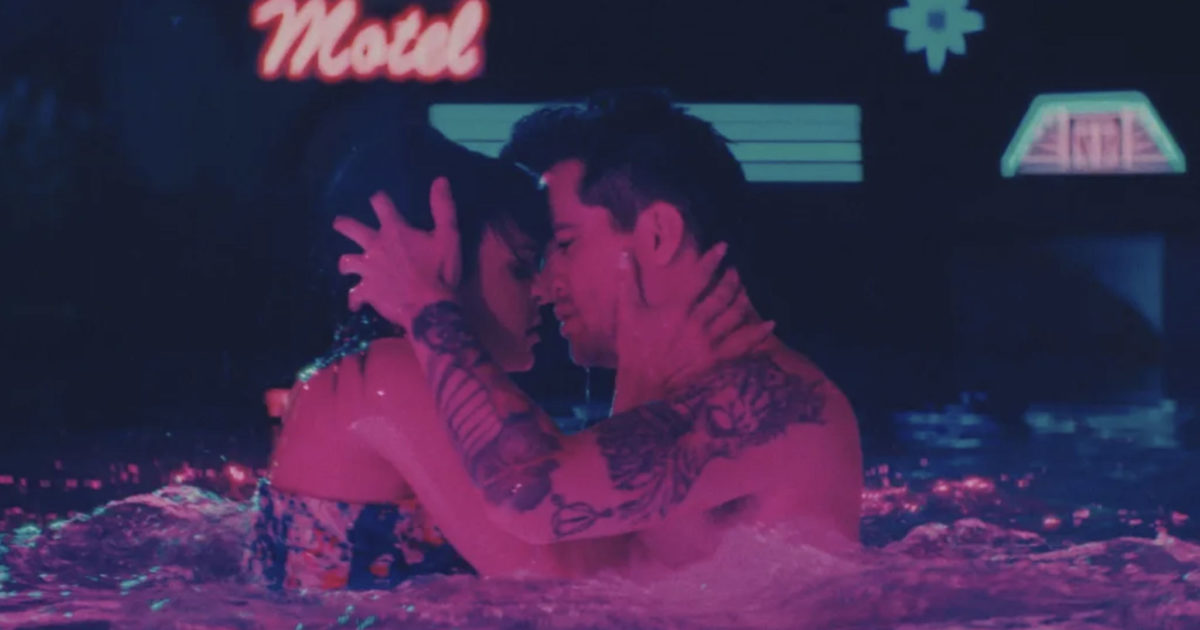 Panic! At The Disco Terinspirasi Film "Grease" Di Video Single Barunya, 'Middle Of A Breakup'