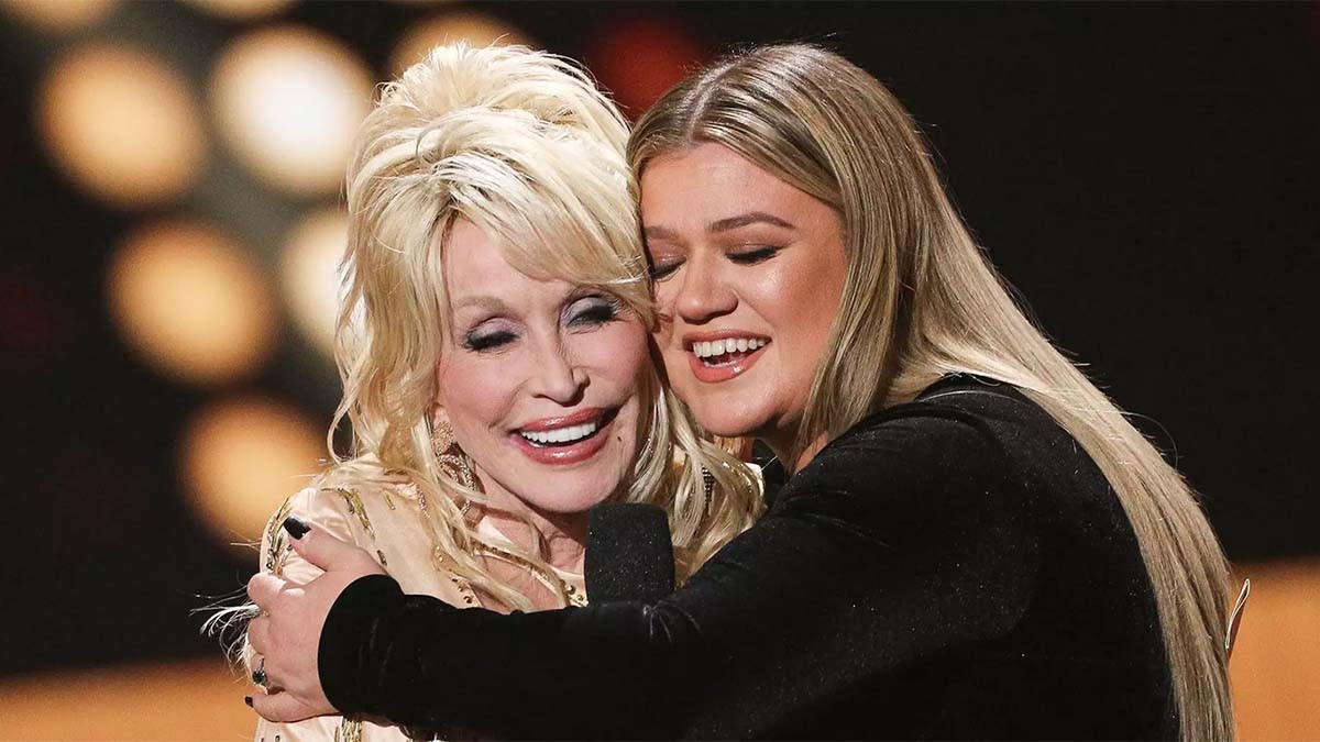 Dolly Parton dan Kelly Clarkson Rilis Versi Baru Lagu Klasik '9 to 5'