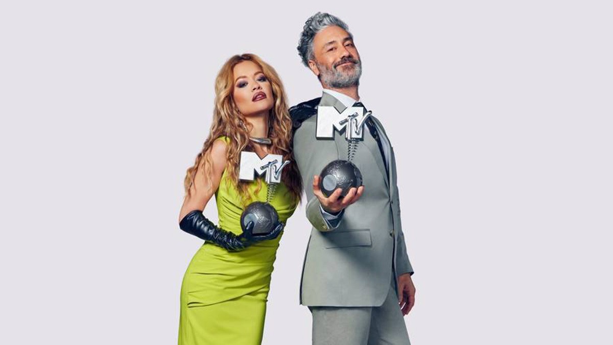 Rita Ora dan Taika Waititi Akan Jadi Host MTV EMAs 2022
