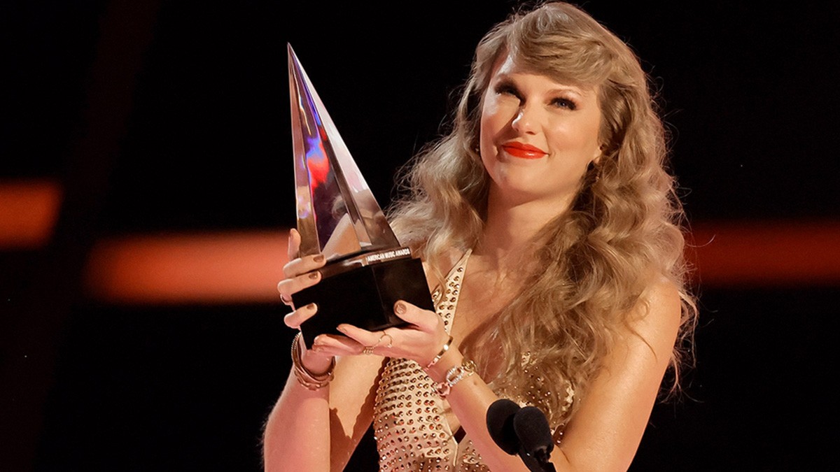 Taylor Swift Sapu Bersih Kemenangan American Music Awards 2022