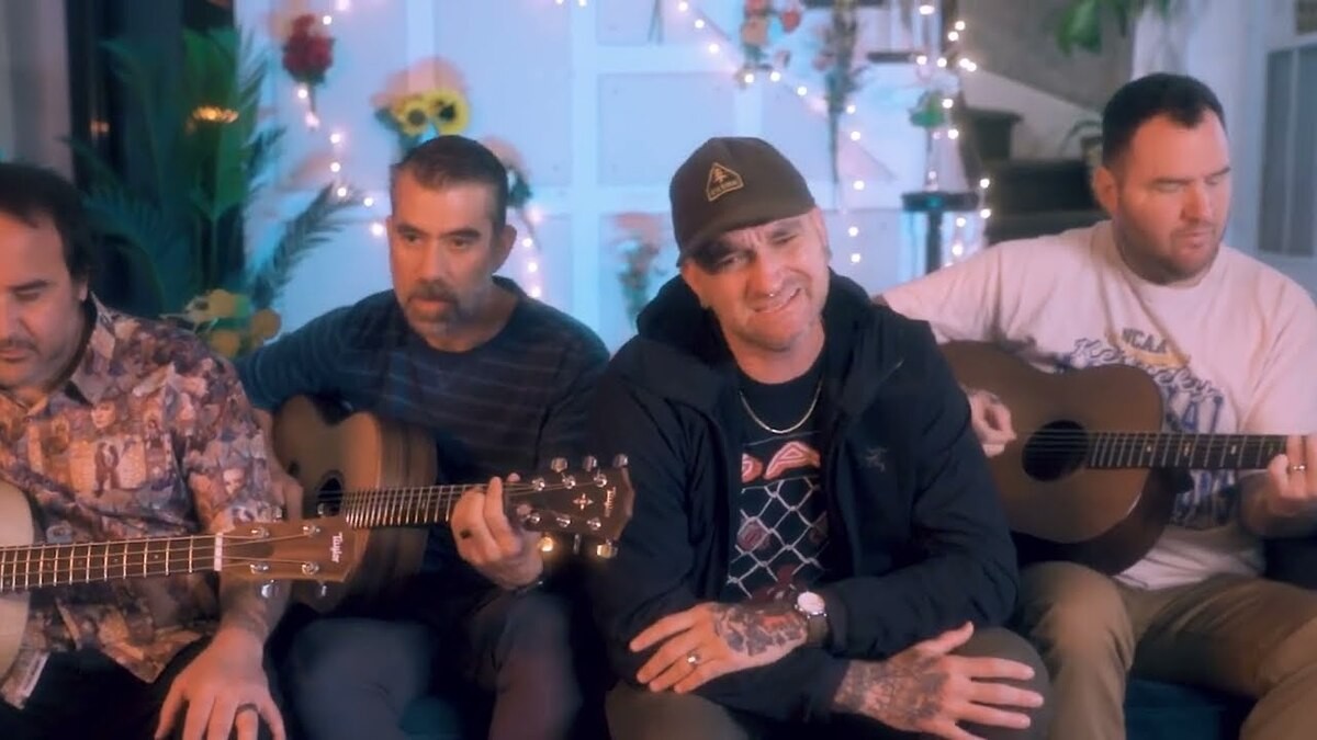 New Found Glory Tampil Akustik di 'Get Me Home'