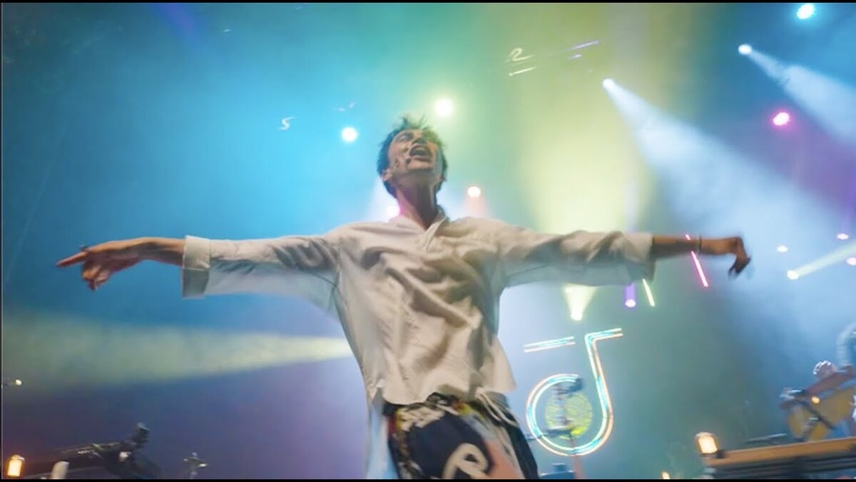 Jacob Collier Selesaikan Tur Dunia Dengan Rilis Video Live Perform 'Sleeping On My Dreams'