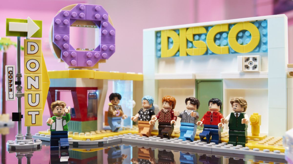 LEGO Ideas BTS Dynamite Akan Dijual Akhir Maret
