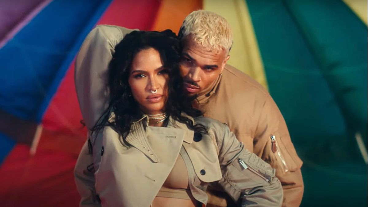 Chris Brown Rilis Video Musik 'Psychic' Sekaligus Rayakan Rekor RIAA