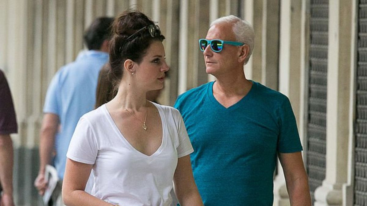 Menyusul Ketenaran Sang Putri, Ayah Lana Del Rey Umumkan Album Debut "Lost At Sea"