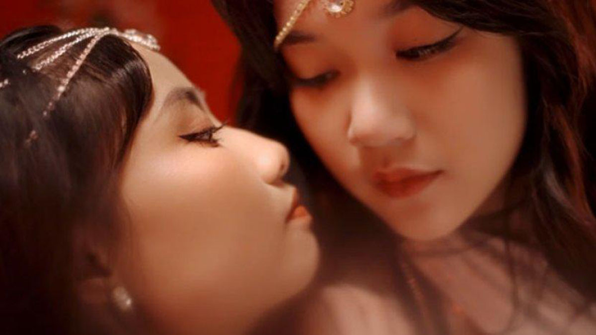 Diduga Pro LGBT, Video Klip JKT48 'Benang Sari, Putik dan Kupu-Kupu Malam' Dikecam Netizen