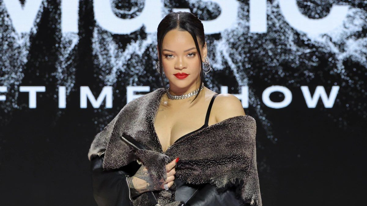 Rihanna Isi Suara Smurfettes dan Jadi Produser Film Smurf Terbaru