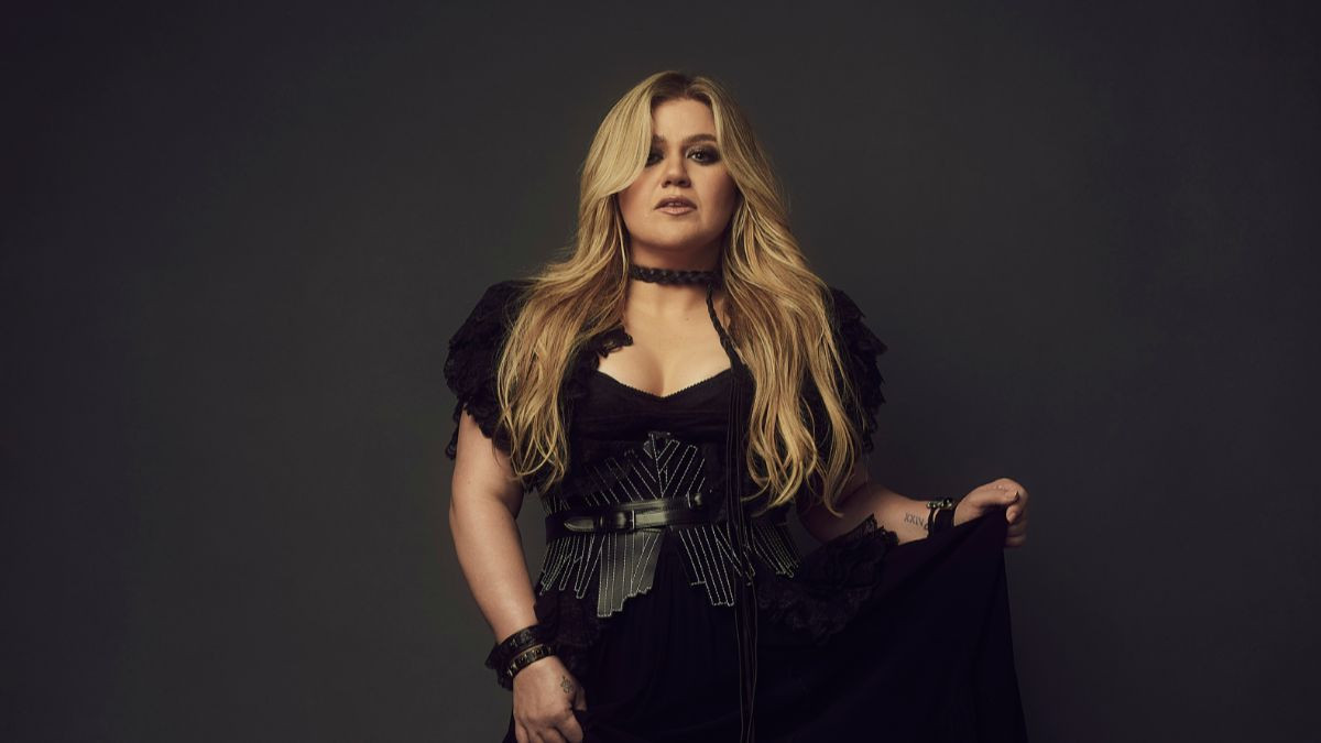 Cinta Pasang Surut Ala Kelly Clarkson 'Favorite Kind of High'