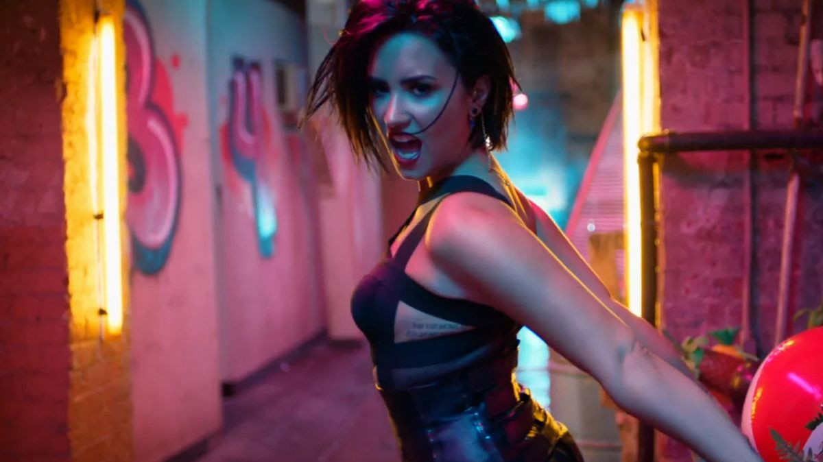 Demi Lovato Rilis Versi Rock ‘Cool for the Summer’