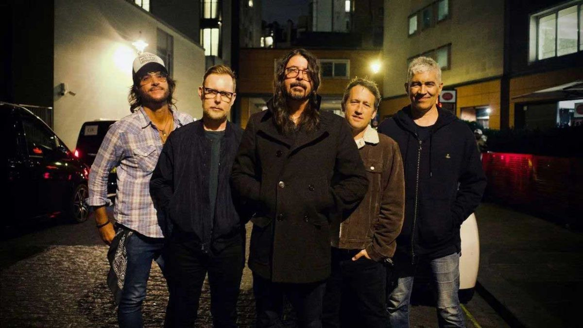 Foo Fighters Rilis ‘Show Me How’ Jelang Album Baru “But Here We Are”