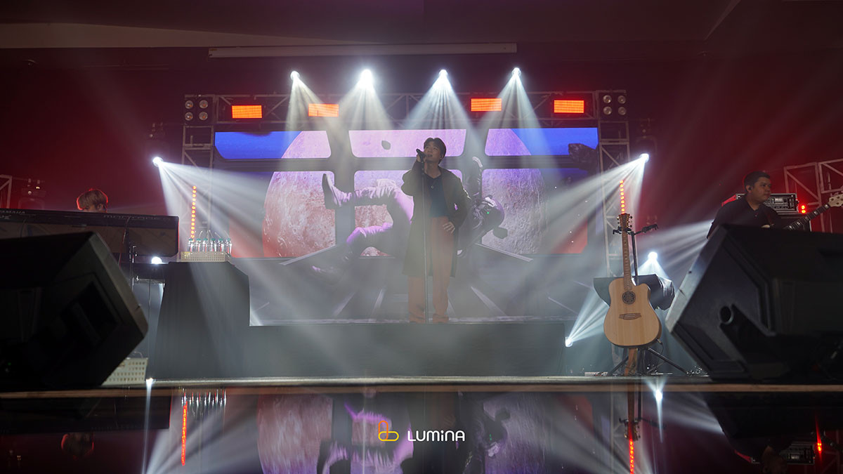 Konser Solo Perdana di Indonesia, Krist Perawat Dekat Dengan Penggemar