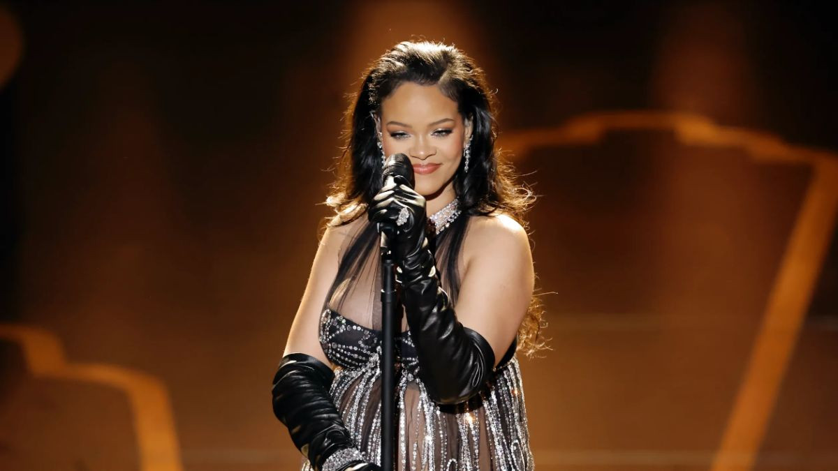 Rihanna Dikabarkan Siap Comeback Tour Tahun Depan dan Kerjasama Dengan LiveNation