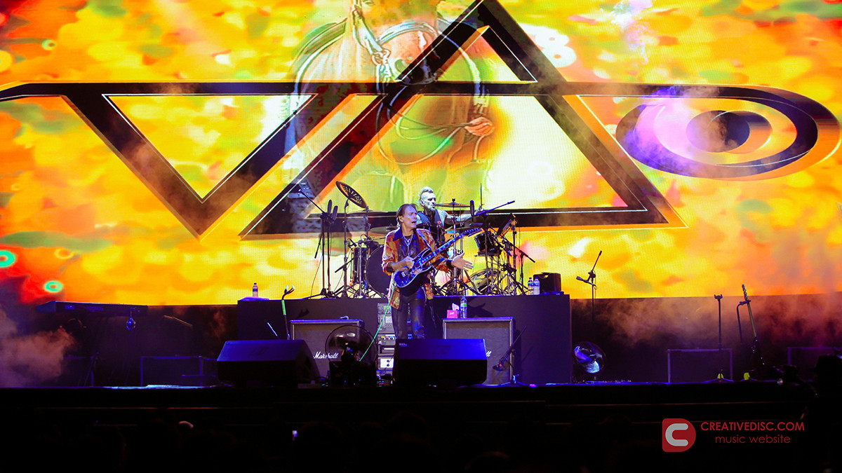 Aksi Memukau STEVE VAI di Konser Inviolate Tour 2023 Jakarta