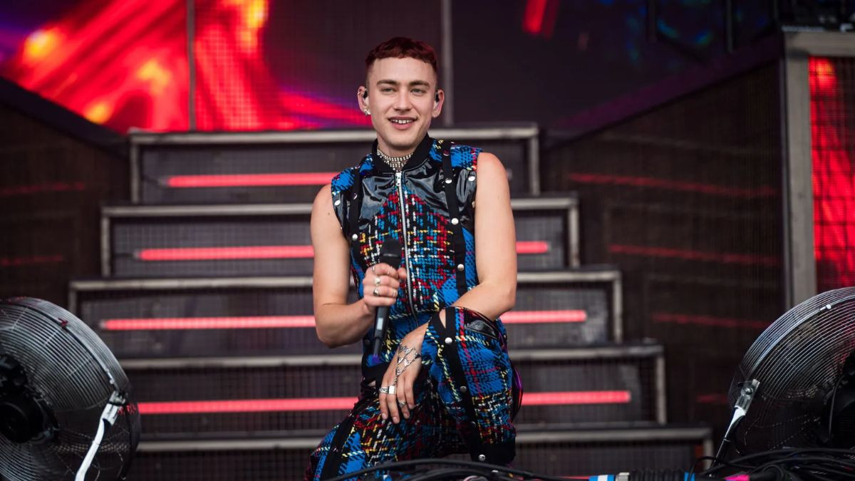 Olly Alexander Siap Menang dalam Kontes Lagu Eurovision 2024 Lewat Single 'Dizzy'