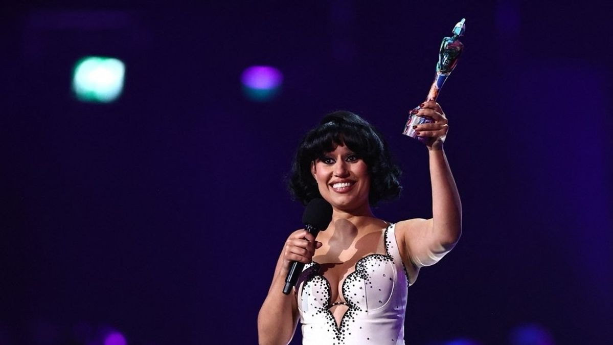 RAYE Pecah Rekor Jadi Musisi Dengan Menang Brit Awards Dalam Semalam